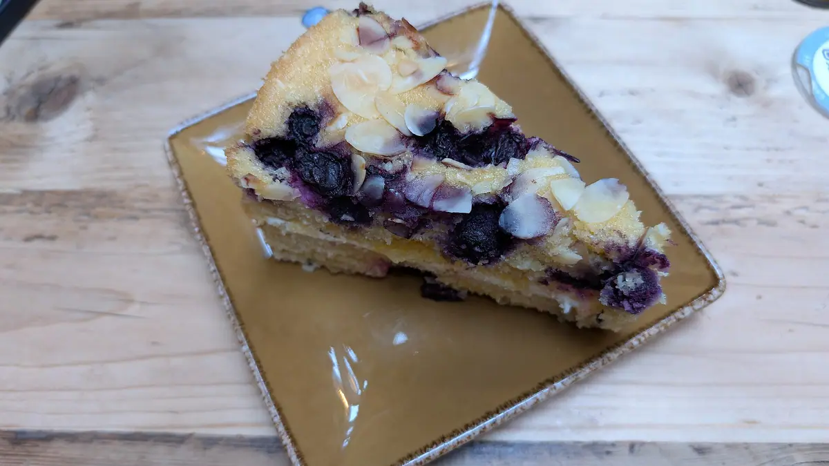 The Royal House – vegan bakery in Machynlleth town centre